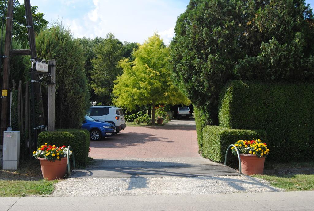 Villa Hedi Dunakiliti Exterior foto